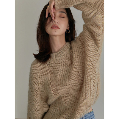 Γυναικείο χειμωνιάτικο πουλόβερ - με οβάλ λαιμόκοψη