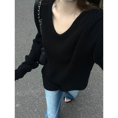 Pulover de dama tricotat model nou cu decolteu ascutit