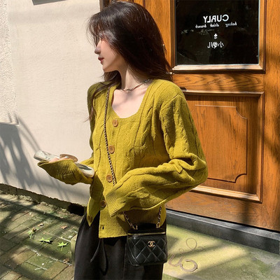 Pulover de dama cu nasturi