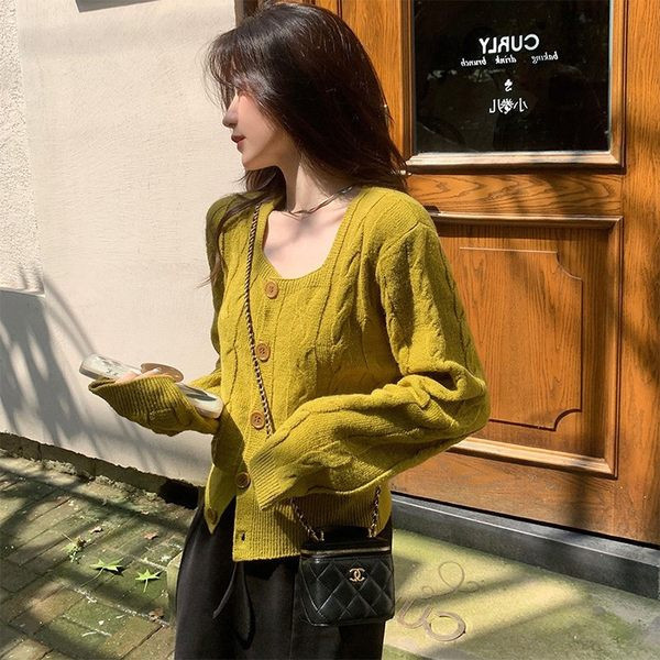 Pulover de dama cu nasturi