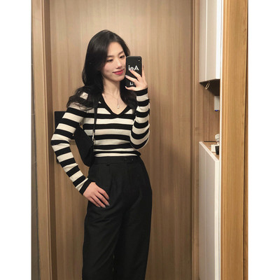 Γυναικείο ριγέ πουλόβερ με μακριά μανίκια και λαιμόκοψη σε V