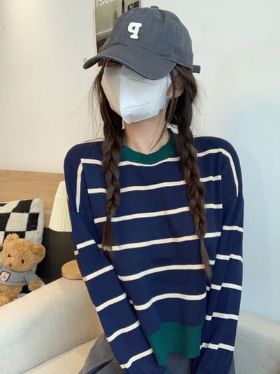 Ženski prugasti pulover dugih rukava s okruglim izrezom