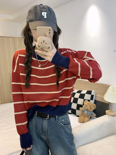 Ženski prugasti pulover dugih rukava s okruglim izrezom