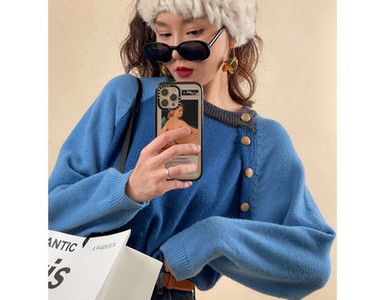 Casual γυναικείο πουλόβερ με οβάλ λαιμόκοψη και κουμπιά