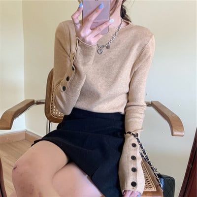 Rudeninė moteriška palaidinė su sagomis