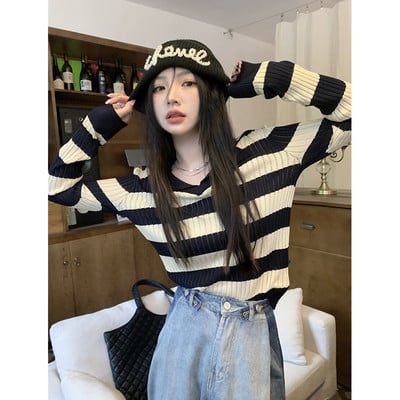 Γυναικείο πουλόβερ με γιακά και μακριά μανίκια