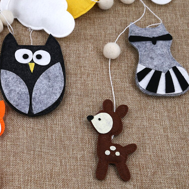 Κινητά ζώα της δασικής περιοχής, φορητή αλεπού, φορητό μωρό τσόχα του δάσους