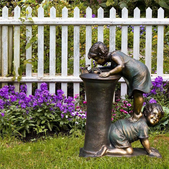 Статуя на закрито на открито Момиче и момче от смола Ретро детска фигура за игра Скулптура от смола Двор Изкуство Декорация на градина