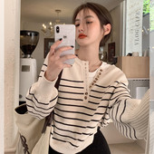 Moteriškas megztinis plačiomis rankovėmis