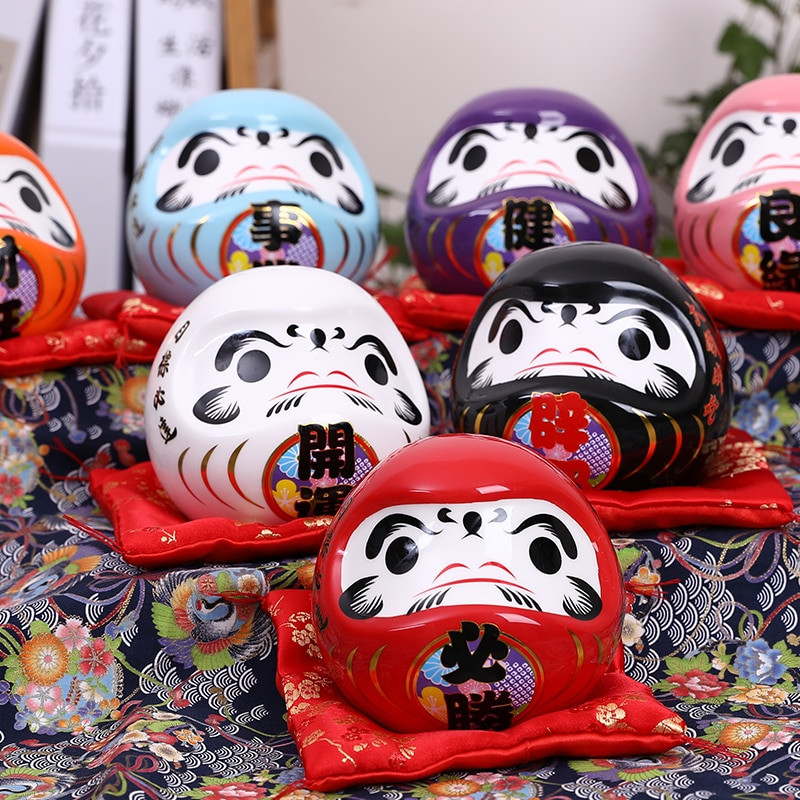 4,5 hüvelykes Maneki Neko Daruma dísz kerámia szerencse macska szobor otthoni dekorációs ajándék Feng Shui malacpersely