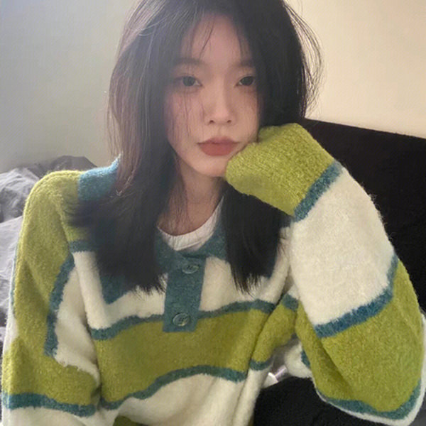 Γυναικείο πουλόβερ με κουμπιά