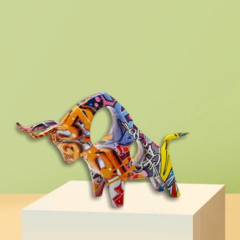 Фигурка на вол, скулптура с графити Бик Орнамент за бюро Статуя на говеда за хотелски дом