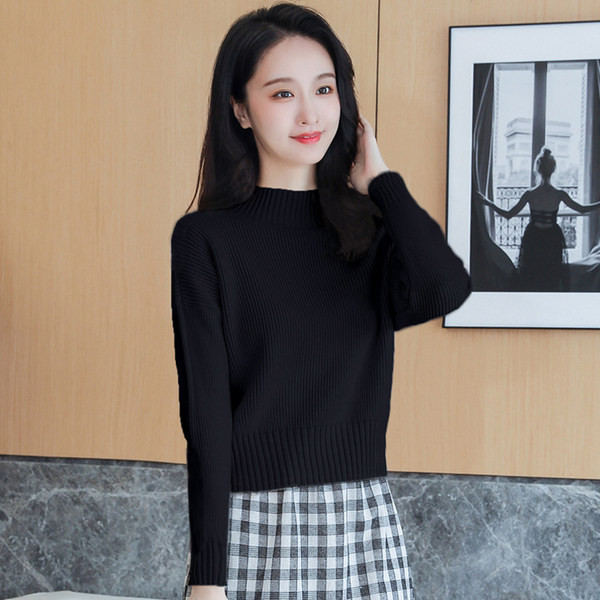 Γυναικείο μονόχρωμο πουλόβερ με οβάλ λαιμόκοψη