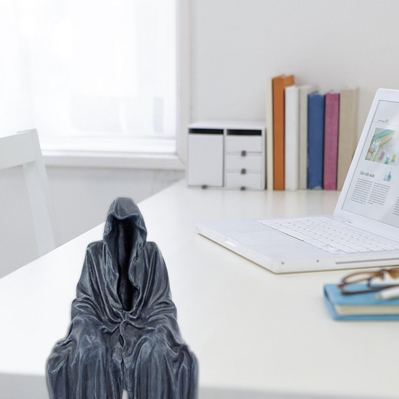 Gótikus dekoráció Titokzatos figura finom vízálló gyanta kültéri dekoráció szobor ülő szobor gyanta asztali dísz