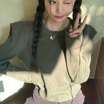 Női csíkos pulóver ovális nyakkivágással és hosszú ujjal