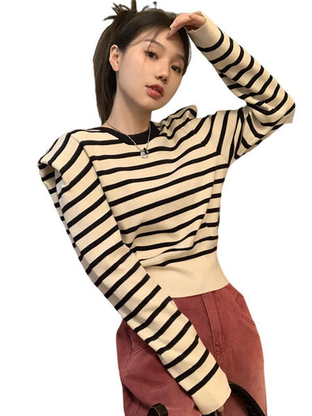 Női csíkos pulóver ovális nyakkivágással és hosszú ujjal