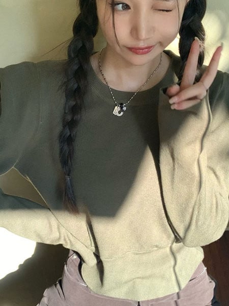 Női csíkos pulóver ovális nyakkivágással és hosszú ujjal