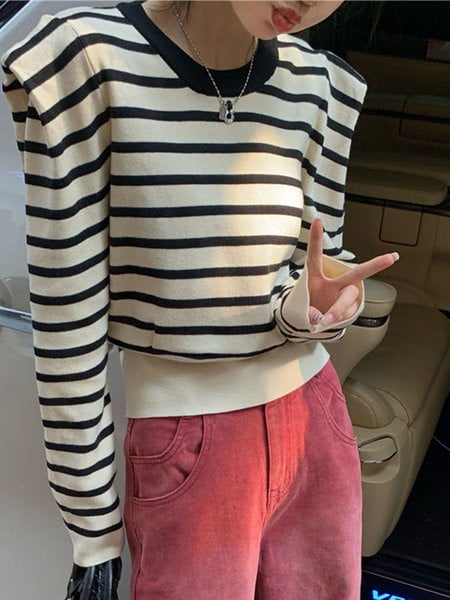 Női csíkos pulóver ovális nyakkivágással és hosszú ujjal