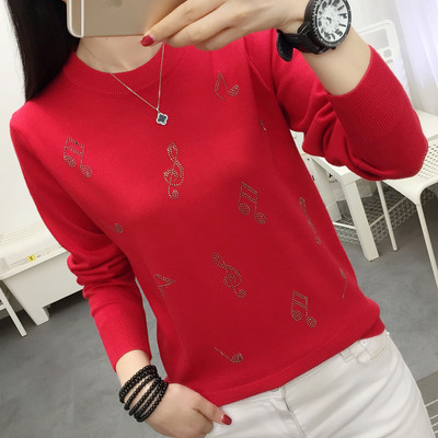 Ženska bluza s ovalnim izrezom i kamenčićima