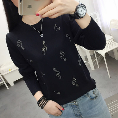 Ženska bluza s ovalnim izrezom i kamenčićima