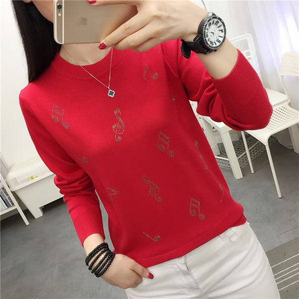 Ženska bluza s ovalnim izrezom i kamenčićima