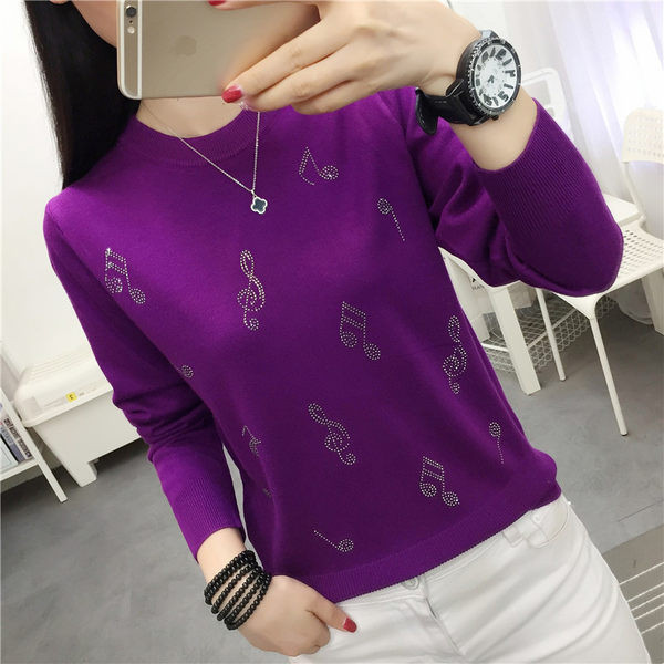 Ženska bluza s ovalnim izrezom i kamenčićima