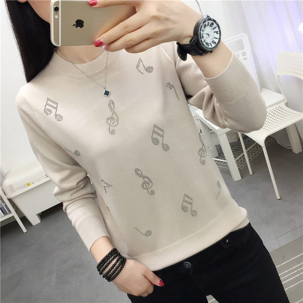 Ženska bluza s ovalnim izrezom i kamenčićima