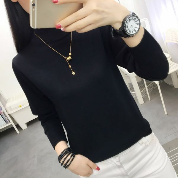 Γυναικείο casual πουλόβερ με ψηλό γιακά και μεταλλικό στοιχείο