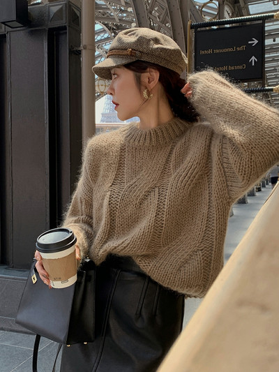 Moderan ženski pleteni pulover s ovalnim izrezom