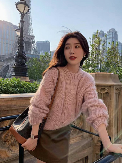 Moderan ženski pleteni pulover s ovalnim izrezom