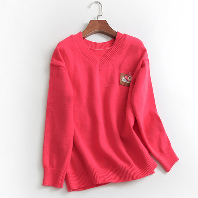 Γυναικείο χειμωνιάτικο πουλόβερ με λαιμόκοψη V και κέντημα