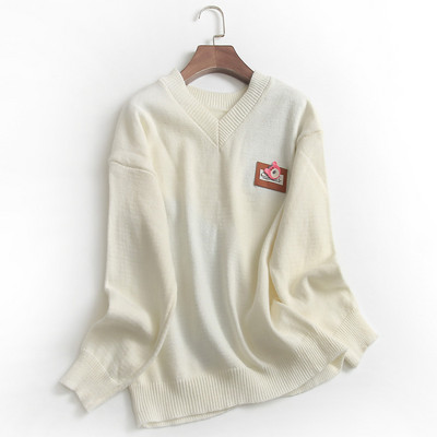 Γυναικείο χειμωνιάτικο πουλόβερ με λαιμόκοψη V και κέντημα