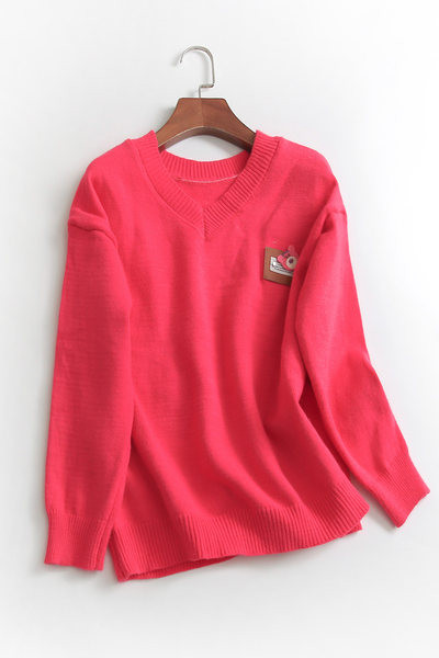 Γυναικείο χειμωνιάτικο πουλόβερ με λαιμόκοψη V και κέντημα