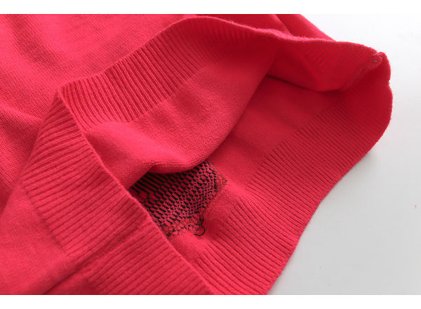 Γυναικείο χειμωνιάτικο πουλόβερ με λαιμόκοψη V και κέντημα