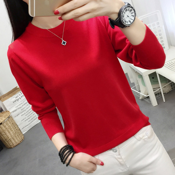 Κλασική γυναικεία μπλούζα με οβάλ λαιμόκοψη