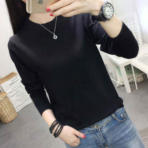 Κλασική γυναικεία μπλούζα με οβάλ λαιμόκοψη