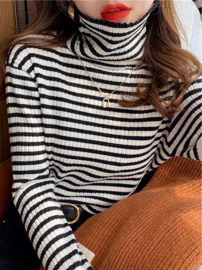 Moteriškas laisvalaikio džemperis su dryžuotu polo apykakle