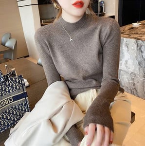 Εφαρμοσμένο λεπτό πουλόβερ με ψηλό γιακά