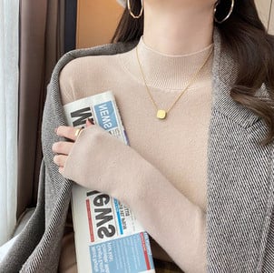 Εφαρμοσμένο λεπτό πουλόβερ με ψηλό γιακά