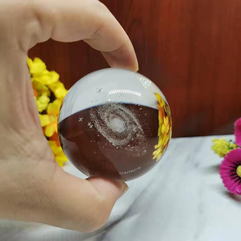 6 cm átmérőjű földgömb Galaxy miniatűrök kristálygömb 3D lézergravírozott kvarc üveggolyó gömb lakberendezési kiegészítők ajándékok
