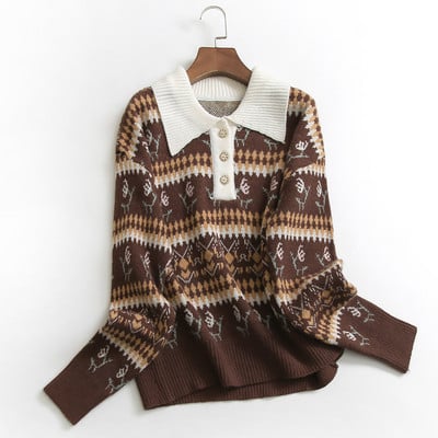 Modernus moteriškas megztinis su klasikine apykakle ir sagomis