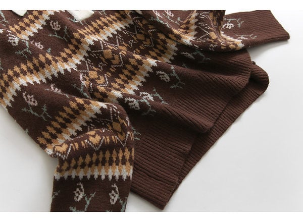 Modernus moteriškas megztinis su klasikine apykakle ir sagomis