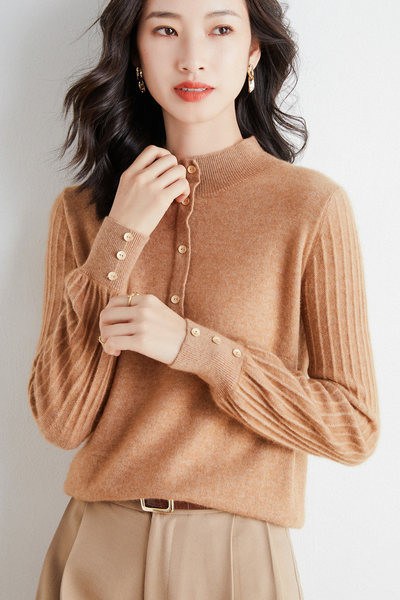 Dámsky tenký pletený sveter s gombíkmi