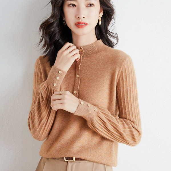 Dámsky tenký pletený sveter s gombíkmi