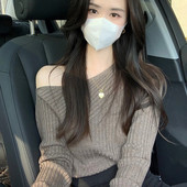 Γυναικείο κομψό πουλόβερ με μακριά μανίκια και κούμπωμα στο πλάι