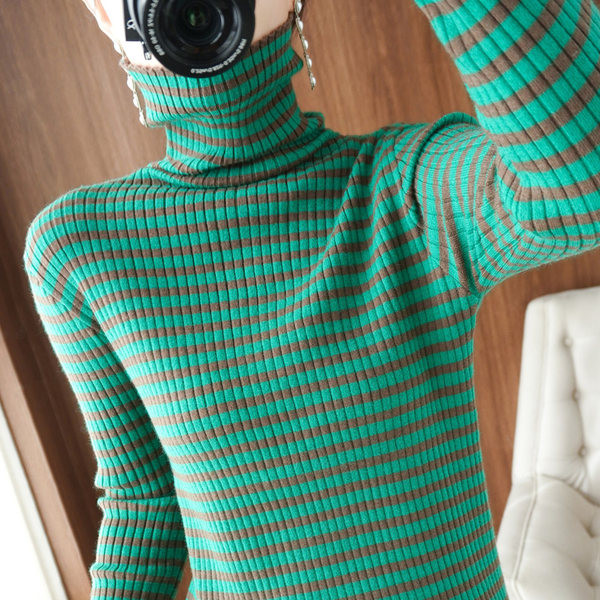 Γυναικείο πουλόβερ με οβάλ λαιμόκοψη