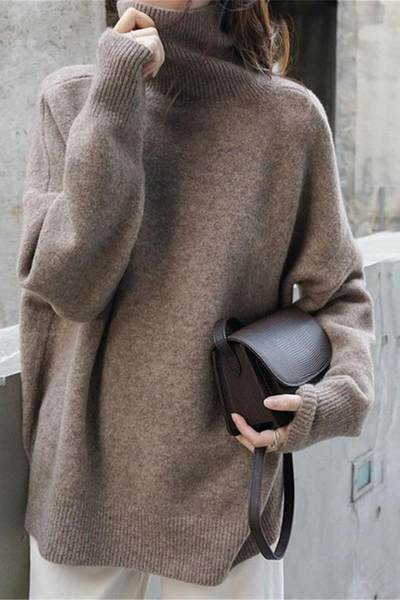 Μοντέρνο γυναικείο πουλόβερ για το χειμώνα με γιακά