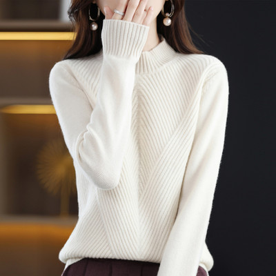 Stilingas džemperis su polo kaklu moterims - nemokamo rašto