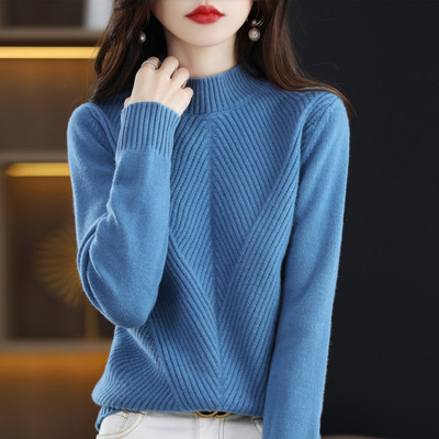 Stilingas džemperis su polo kaklu moterims - nemokamo rašto