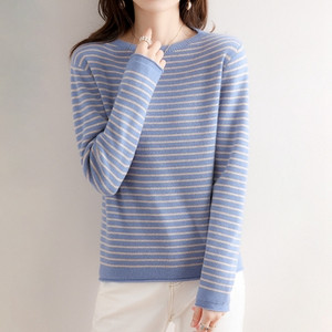 Γυναικείο ριγέ πουλόβερ με οβάλ λαιμόκοψη